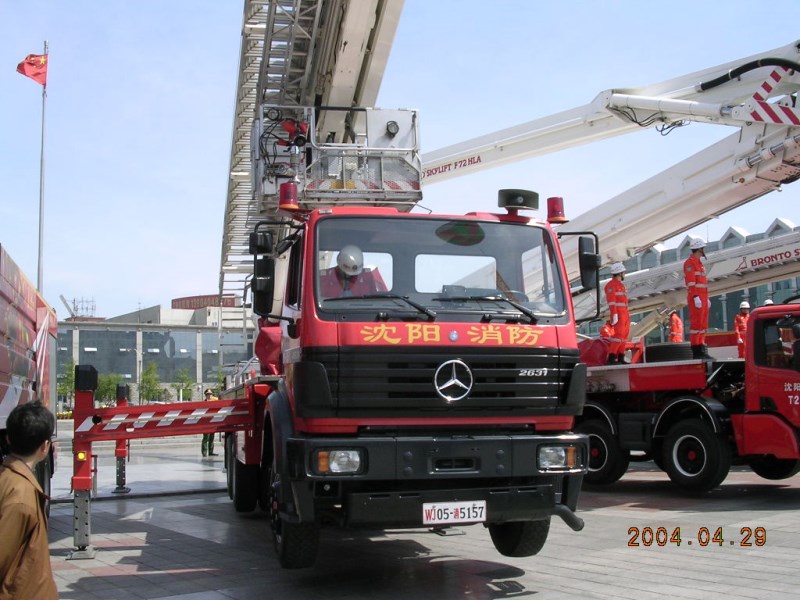 奔馳30米云梯消防車